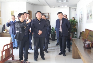 揚(yáng)州經(jīng)濟(jì)技術(shù)開發(fā)區(qū)黨工委書記蔣愛祥一行蒞臨德衡參觀指導(dǎo)